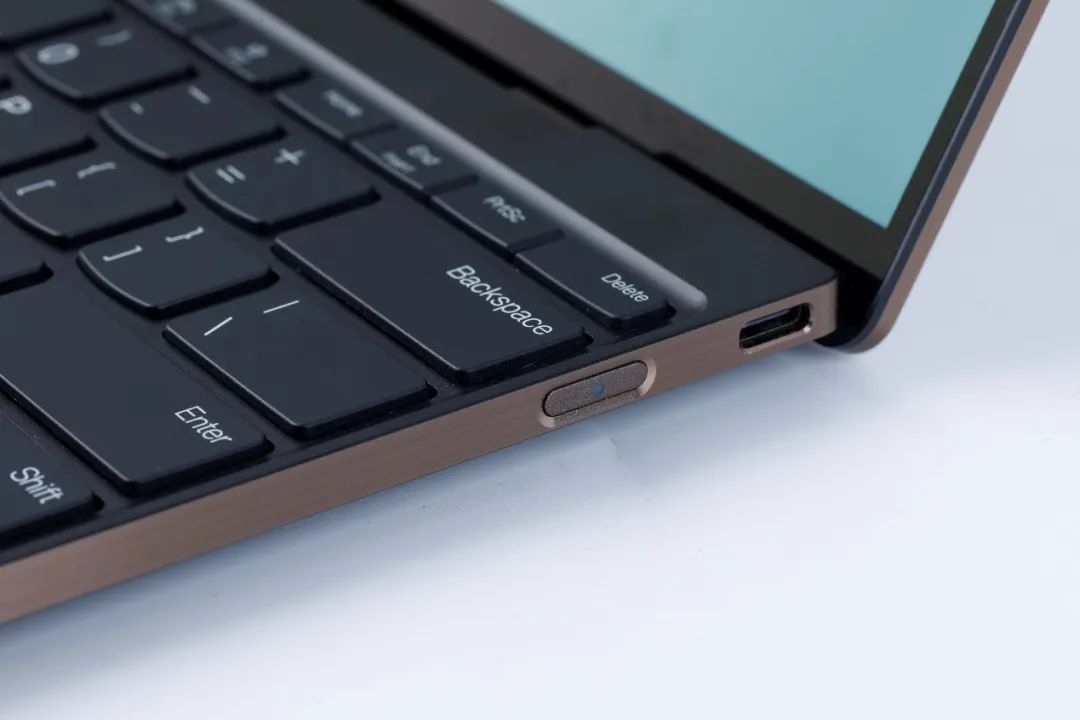 Double-clicking the TrackPoint offers a UX design quick menu for adjusting brightness, microphone mode, and other system settings.