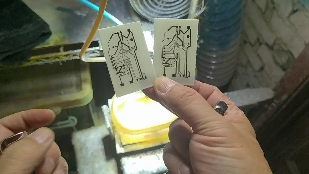 Copper traces revealed after removing toner following the etch