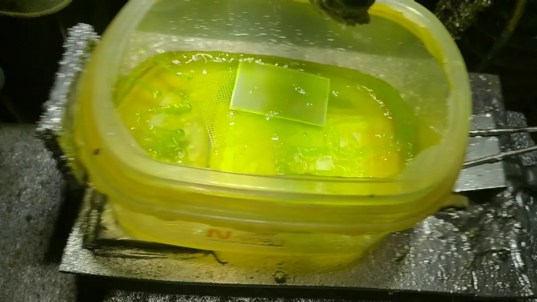 Etching test with a glass fiber mesh supporting the PCB