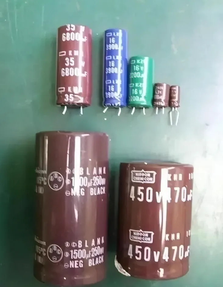 Primary bulk and secondary electrolytic capacitors