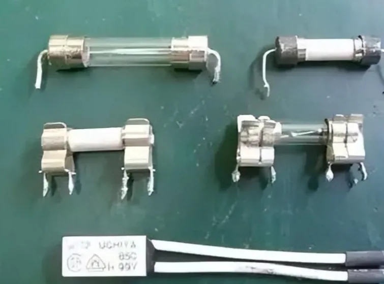 Fuses used in power supplies: cartridge, clip-in, and thermal fuse
