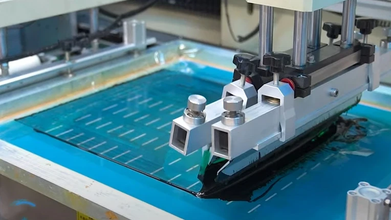 Silk Screen Color and High-Density PCBs: Optimizing for Clarity