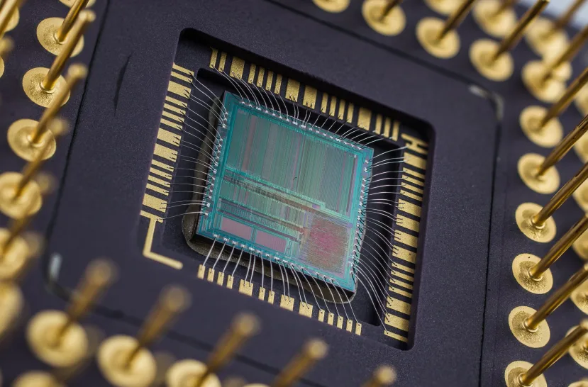 The embedding of Wide Bandgap (WBG) semiconductors, such as silicon carbide (SiC) or gallium nitride (GaN) devices, is increasingly being adopted for power electronics.