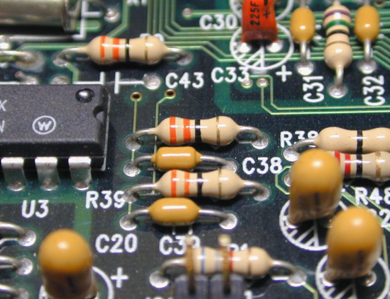 Selective soldering of through-hole components on a mixed-technology PCB