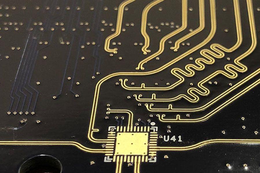High-Frequency PCB Trace on Advanced Laminate