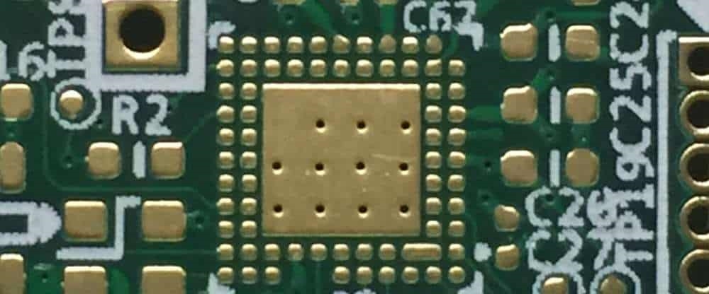 Thermal vias connecting to ground plane for heat dissipation in a 4-layer PCB