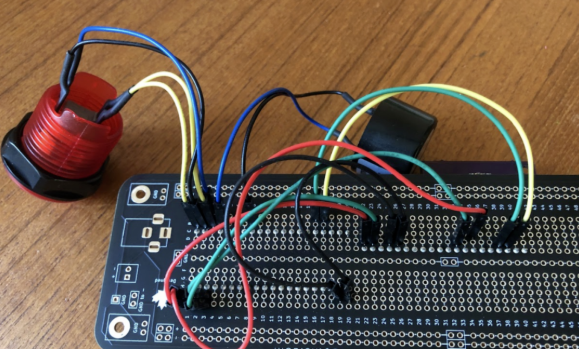 All wiring is on the back of the prototype board