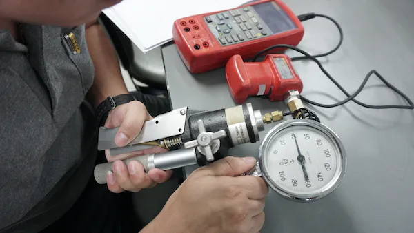 Pressure Gauges Regular calibration