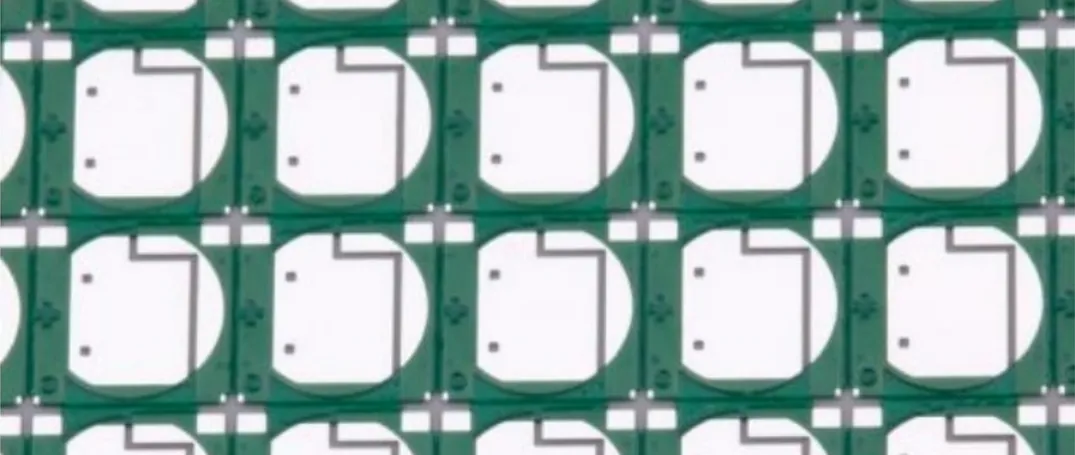 Thermal vias under a power-device pad that do not reduce temperature as expected