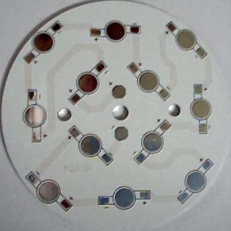 Ceramic substrate conducting device heat through a high-thermal-conductivity base material
