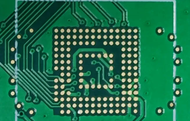 Close-up X-ray of eMMC bond wire routing
