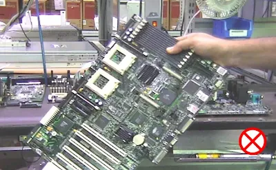 Bending strain on a PCB caused by improper single-hand lifting