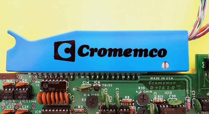 Board-edge gold fingers showing mechanical relationship to outline and connector