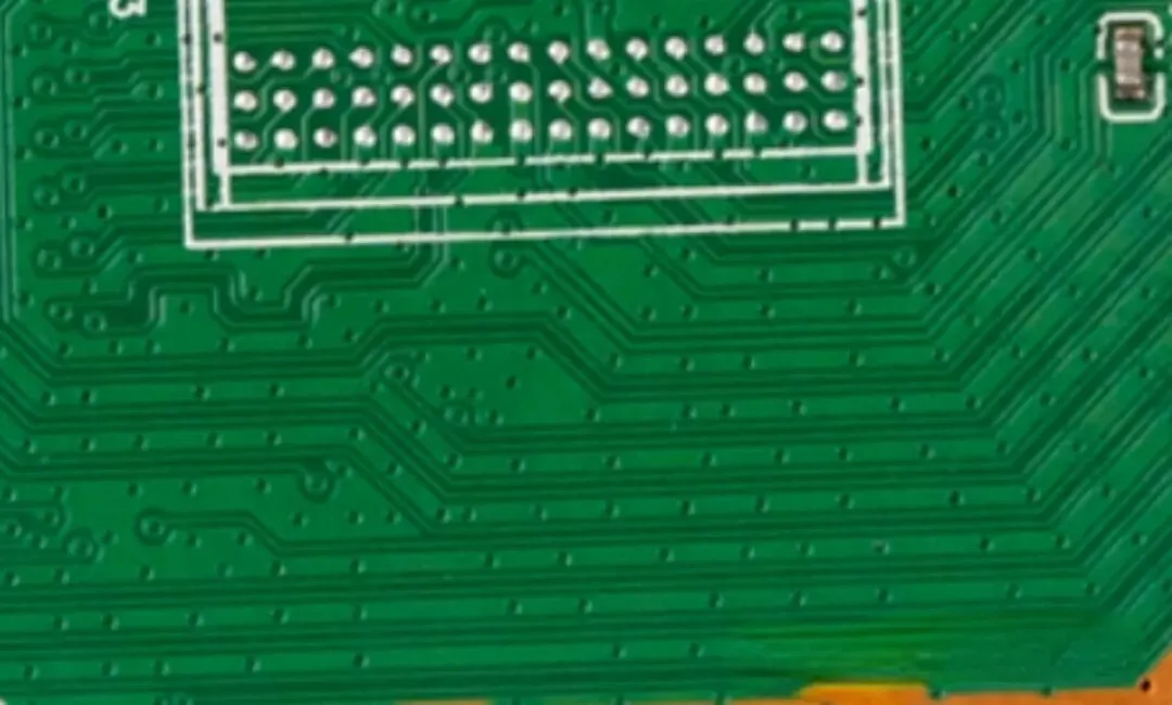 Coplanar impedance structure for 2-layer routing