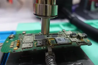 Reflowing solder paste on PCB with a hot air tool