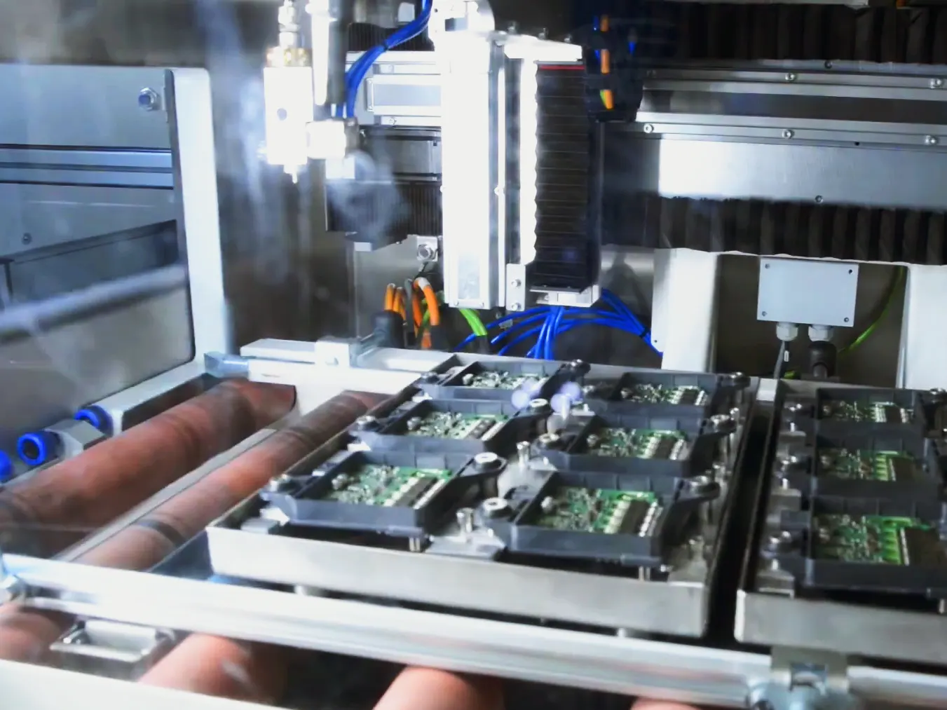 Vacuum chamber used for potting electronic components