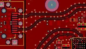 PCB trace layout with short ground connections using multiple vias